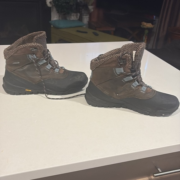 Merrell Brown and Black hiking waterproof Boots with Fuzzy Lining - Picture 14 of 14